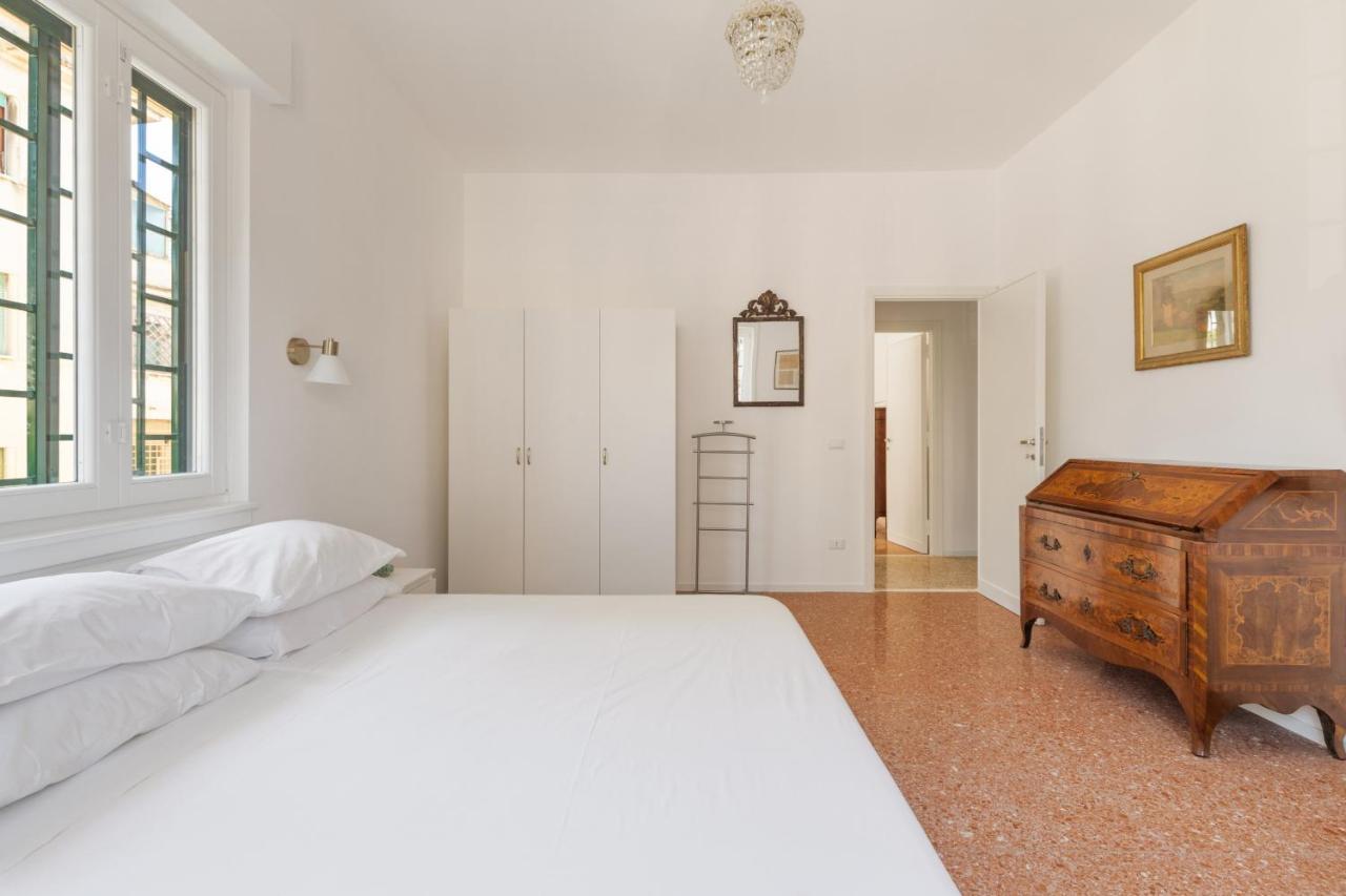 Bright And Spacious Family In Parioli Appartamento